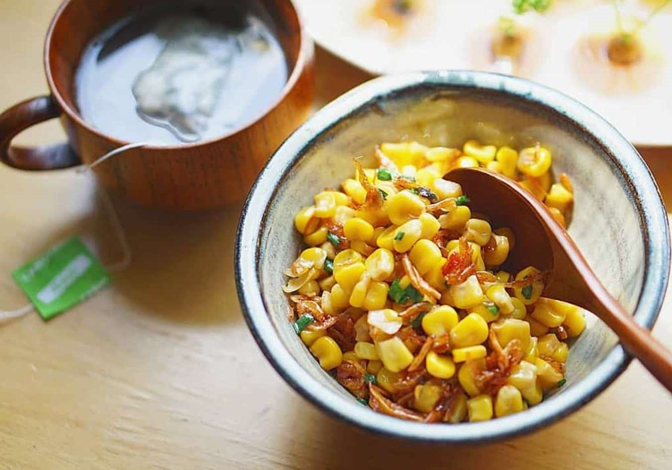                   When it comes to snacks, how can we forget about stir-fried corn?