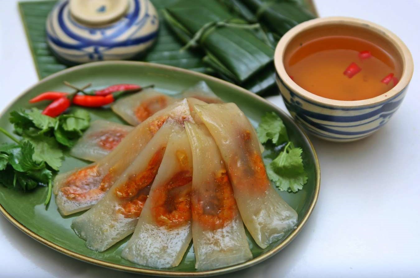 Bánh bột lọc is a dish rich in the flavors of Huế