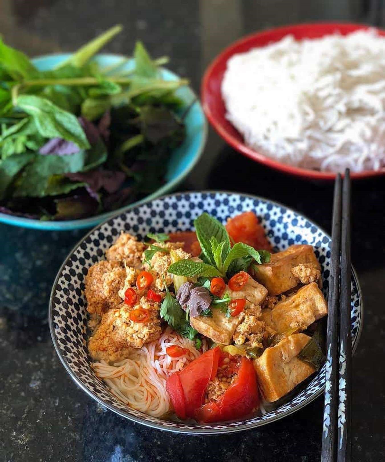                              Bún riêu is a rustic dish of the Southern people.