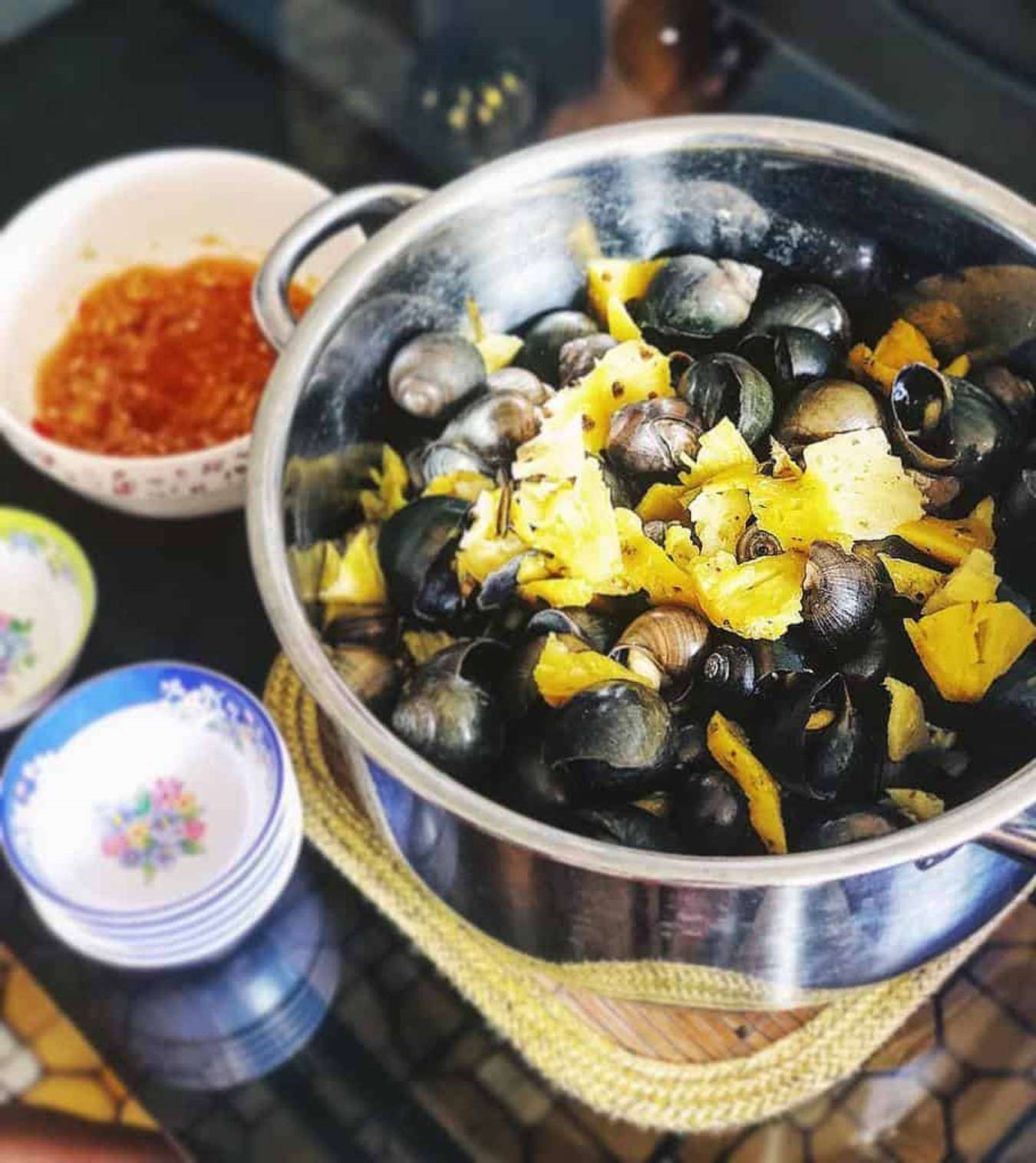 Snails steamed with lemongrass.