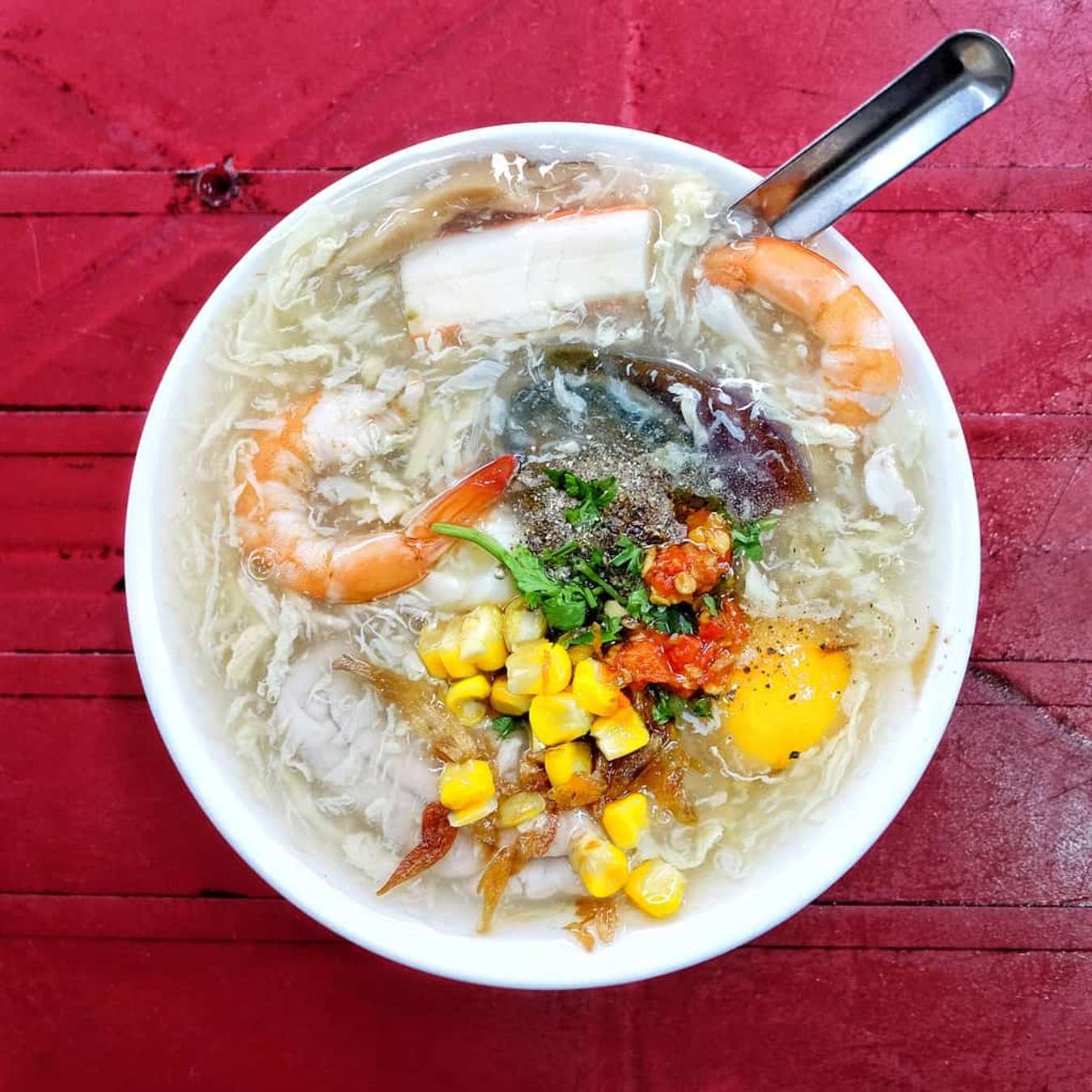 A bowl of mixed soup like this is truly a signature delicacy of Saigon!